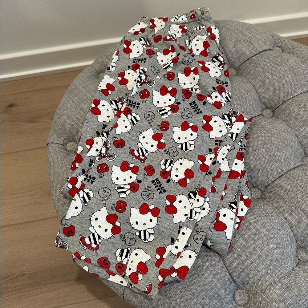 Hello Kitty Pajama Set - Picture 3 of 4